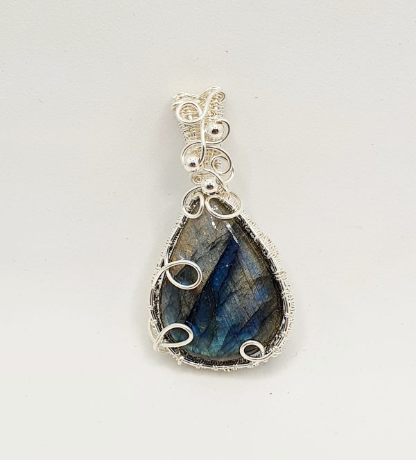 Blue flash Labradorite pendant - Image 4