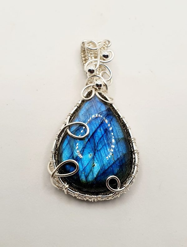 Blue flash Labradorite pendant - Image 3