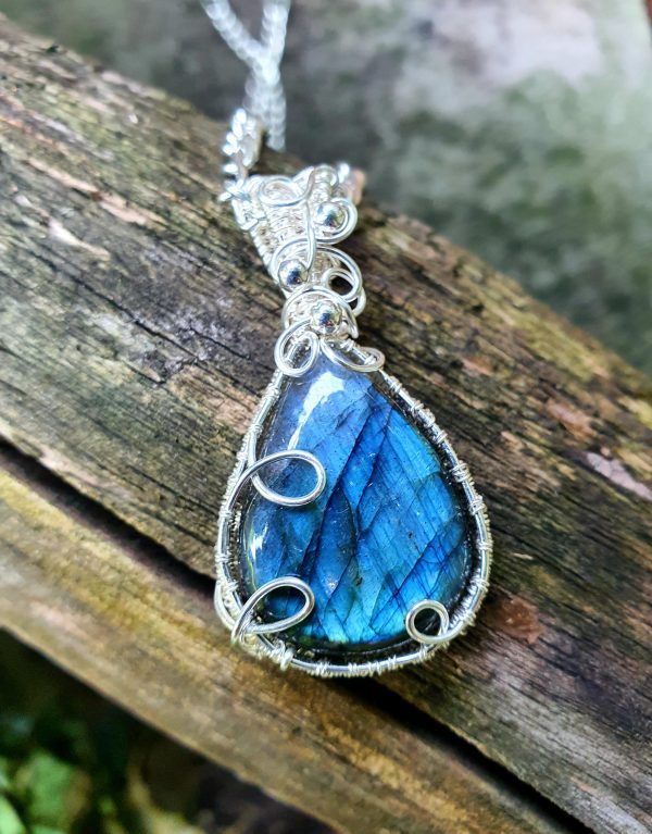 Blue flash Labradorite pendant - Image 7