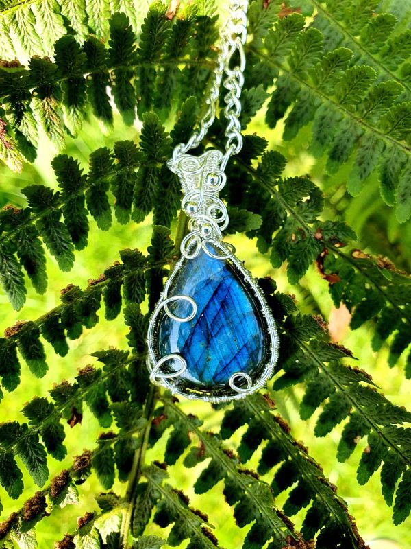 Blue flash Labradorite pendant - Image 6