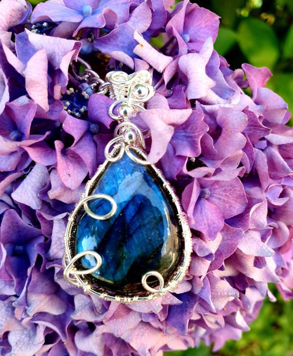 Blue flash Labradorite pendant - Image 11