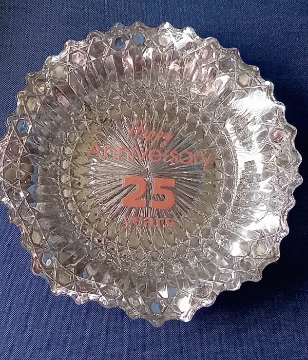 Beautiful mirror effect cut glass anniversary plate - Image 3