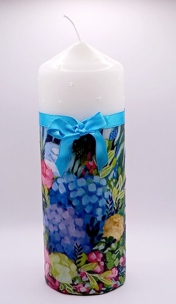 Gorgeous decorated candle