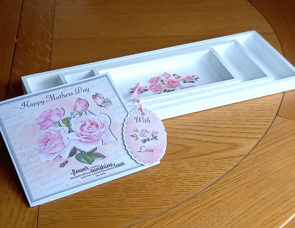 Set of 3 matching trays, Mother's Day card and matching tag - Image 3