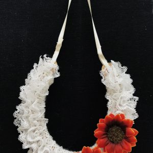 White lace horseshoe with two dark small sunflowers