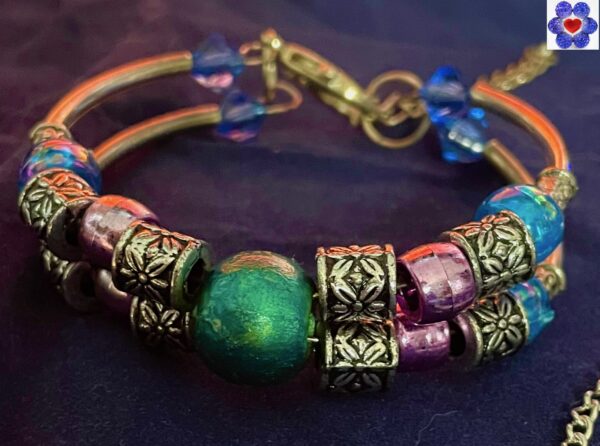 Multi-coloured pony bead bracelet - Image 2