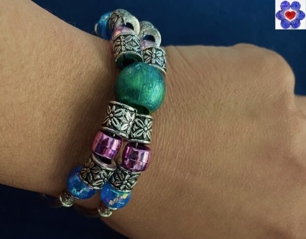Multi-coloured pony bead bracelet - Image 3