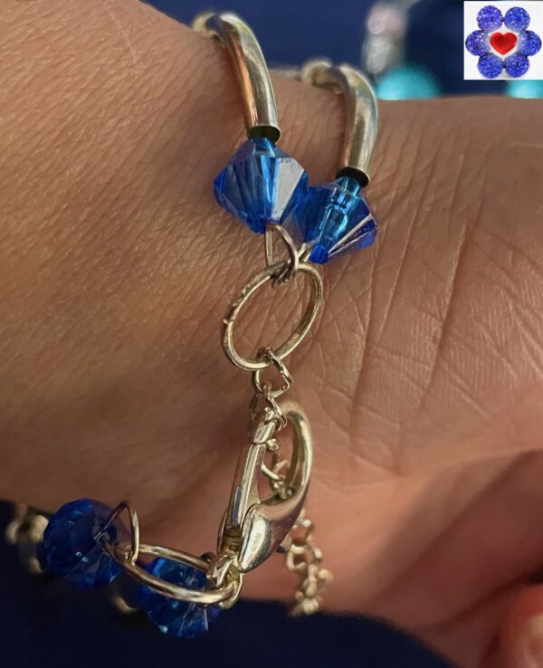 Multi-coloured pony bead bracelet - Image 4