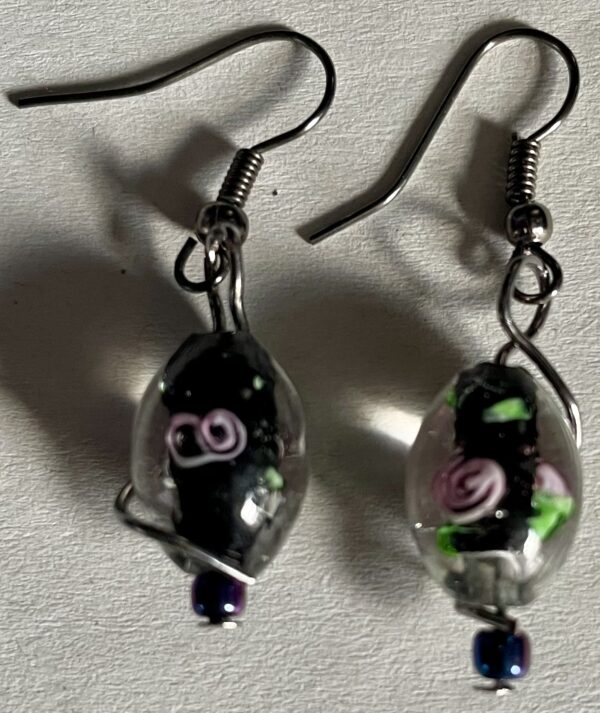 Lampwork wire wrapped earrings - Image 7
