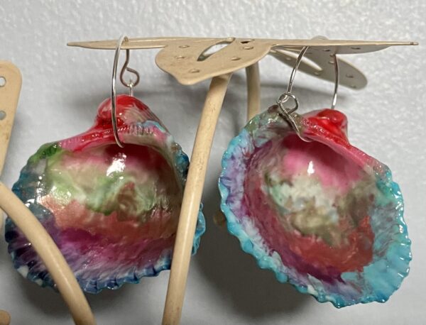 Multicoloured shell earrings - Image 2