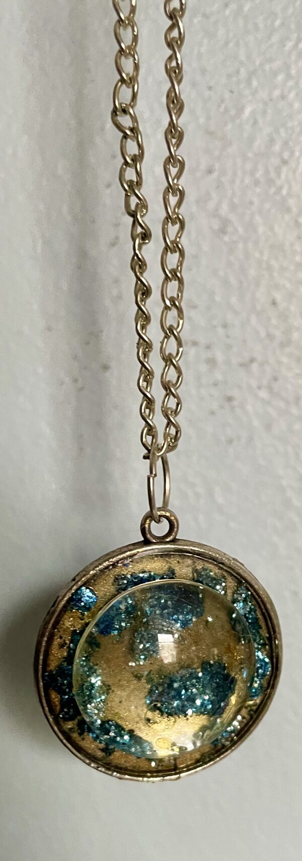 Crystal & resin pendants - Image 3