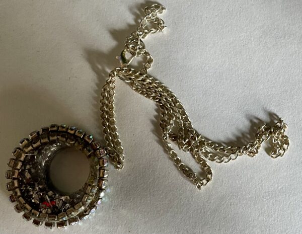 Resin pendants - Image 2