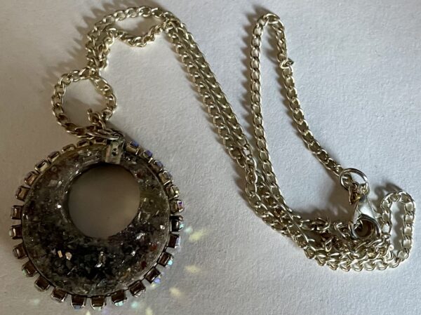 Resin pendants - Image 3