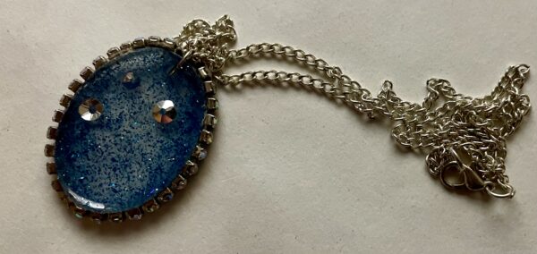 Resin pendants - Image 6
