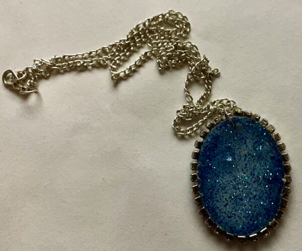 Resin pendants - Image 7