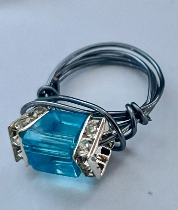 Striped & crystal cubed beaded rings - Image 4