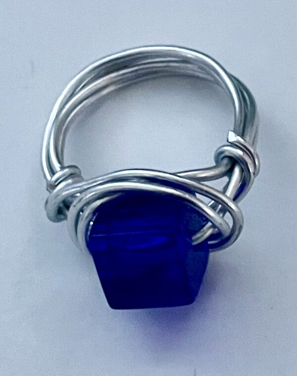 Striped & crystal cubed beaded rings - Image 5