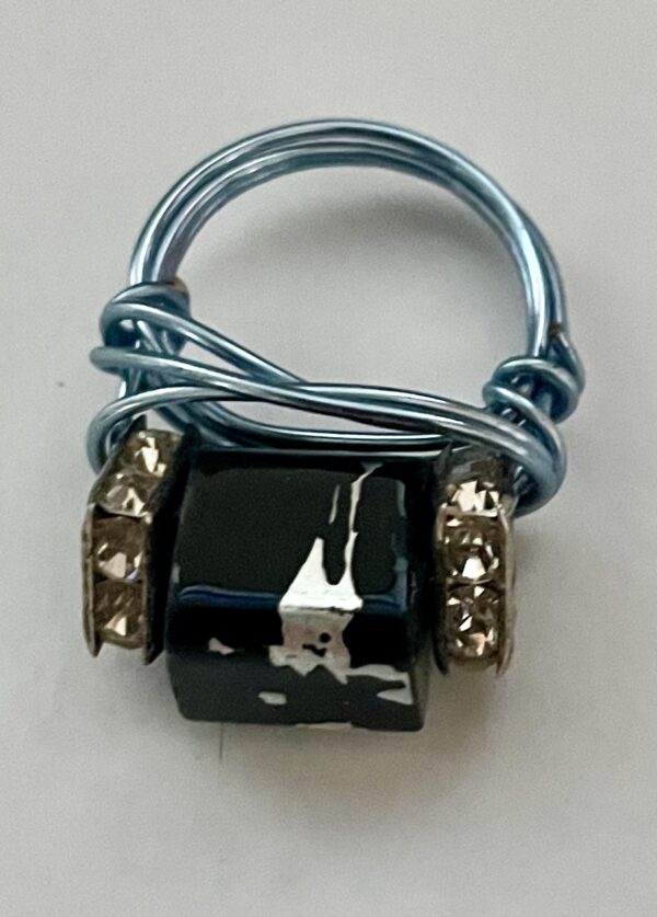 Striped & crystal cubed beaded rings - Image 3