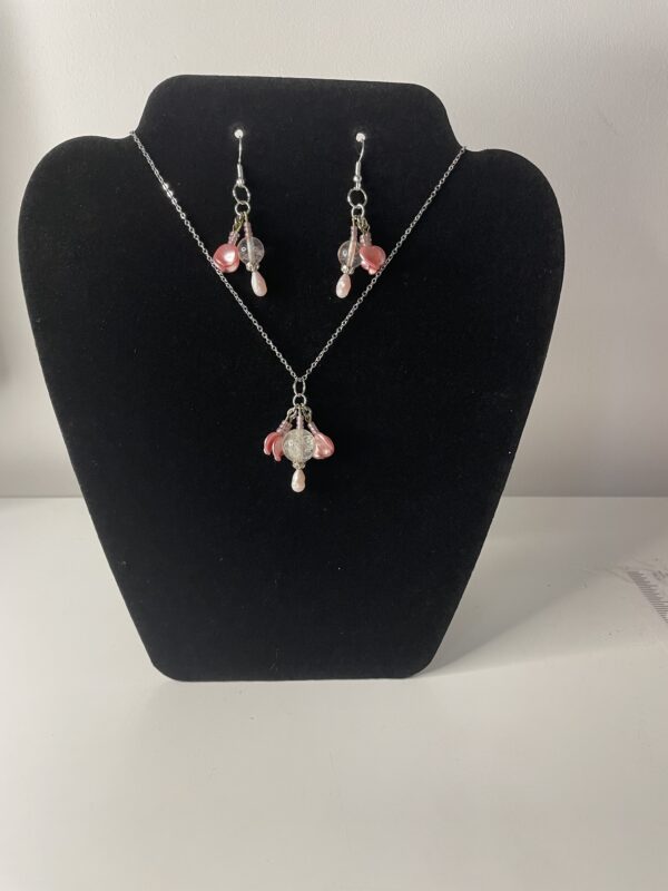 pink blush vintage crackle glass neckless and earring set.