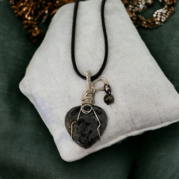 Grey heart - Image 3