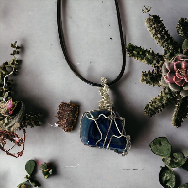 Midnight blue gemstone - Image 2