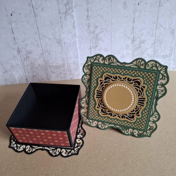 Green And Gold Gift Box - Image 4
