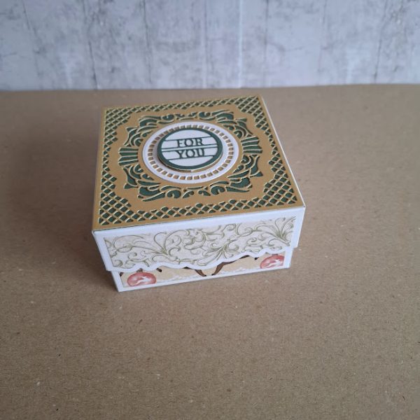 Christmas Gift Box (Green & Gold)