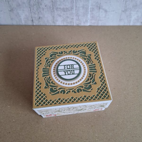 Christmas Gift Box (Green & Gold) - Image 2