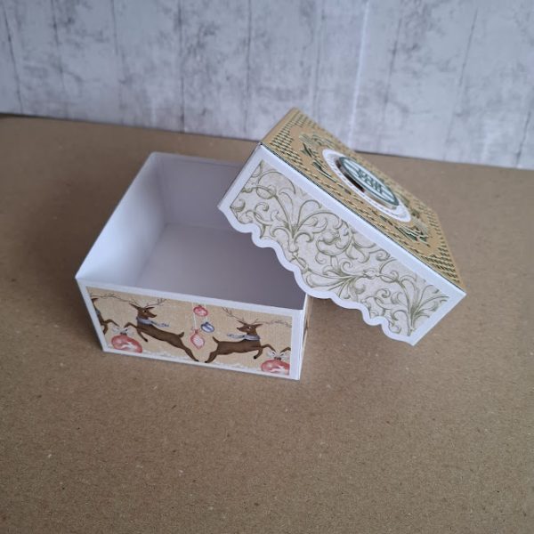Christmas Gift Box (Green & Gold) - Image 4