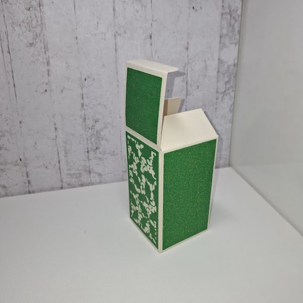 Green Holly Design Gift Box - Image 3