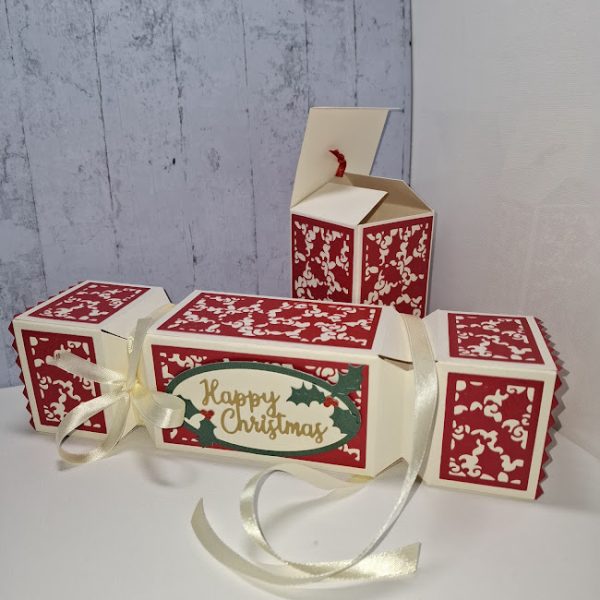 Red Cracker Design Gift Box - Image 4
