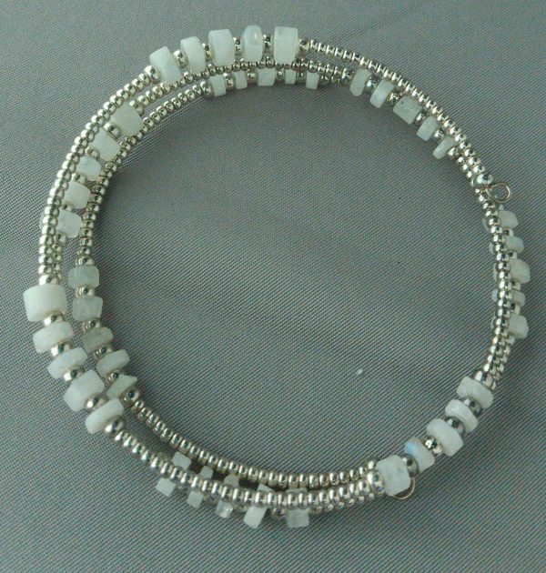 Rainbow Moonstone and seed bead memory wire bracelet - Image 2