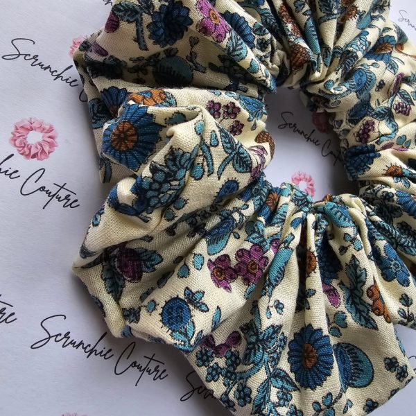 Gorgeous Vintage Floral Scrunchie - Size: XL - Image 3