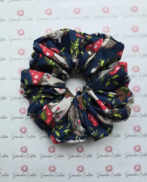 Hedgehog & Mushroom Print Scrunchie - Size: XL - Image 4