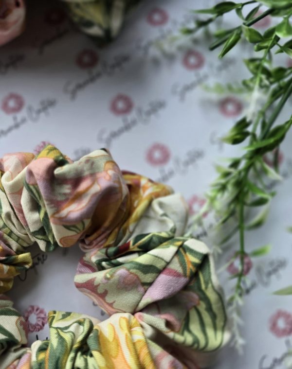Beautiful Floral Scrunchie - Size: Regular - Image 3