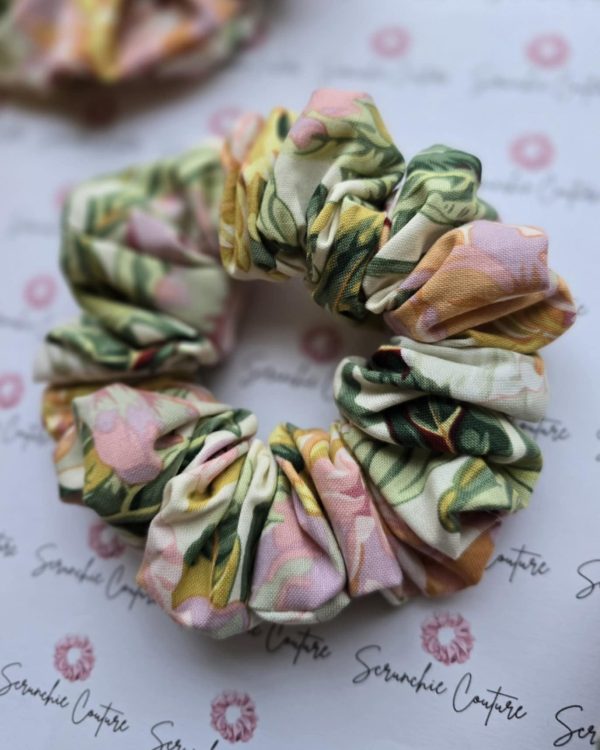 Beautiful Floral Scrunchie - Size: Regular - Image 4