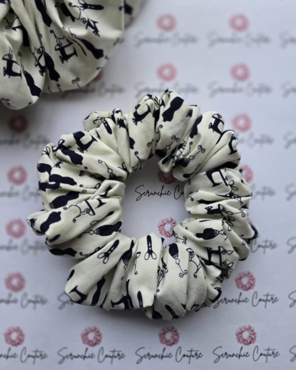 Seamstress Cream/Navy Scrunchie - Size: Regular - Image 2