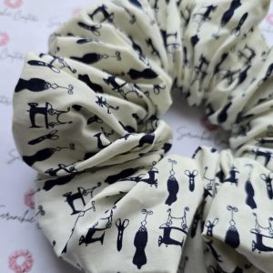 Seamstress Cream/Navy Scrunchie - Size: XL