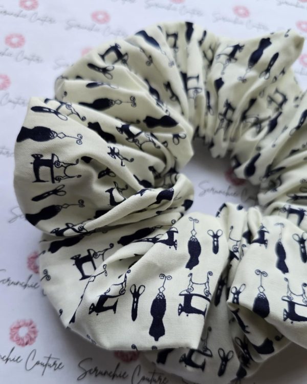 Seamstress Cream/Navy Scrunchie - Size: XL