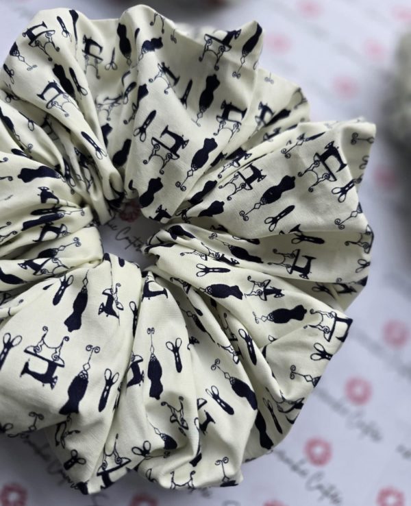 Seamstress Cream/Navy Scrunchie - Size: XL - Image 3