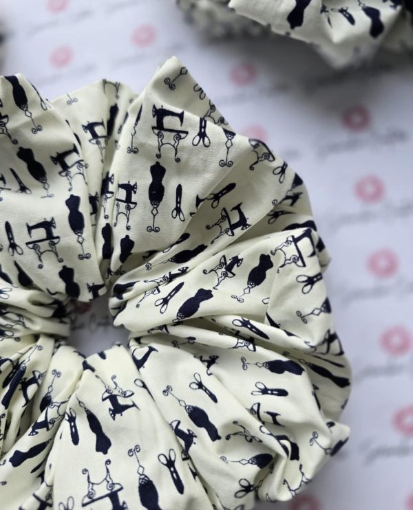 Seamstress Cream/Navy Scrunchie - Size: XL - Image 2
