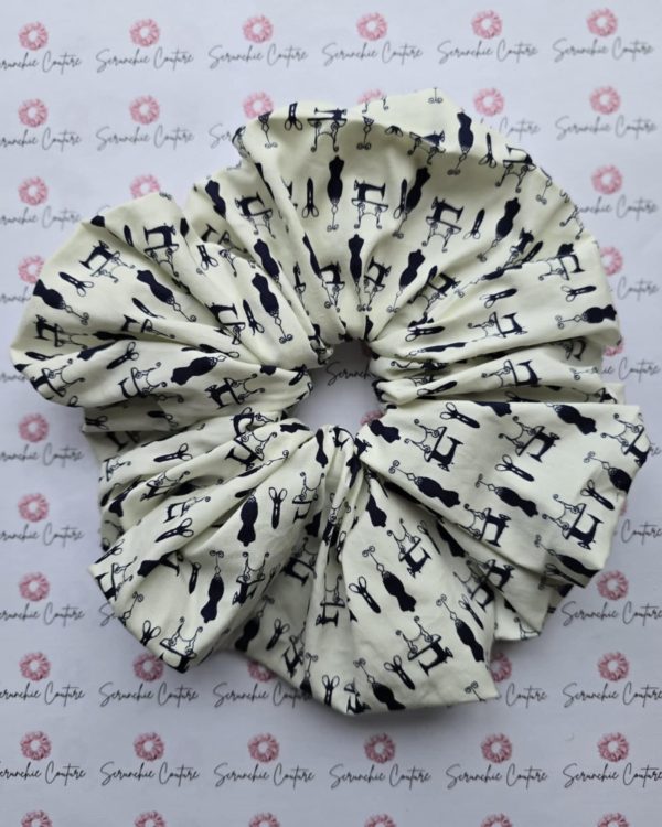 Seamstress Cream/Navy Scrunchie - Size: XXL - Image 3