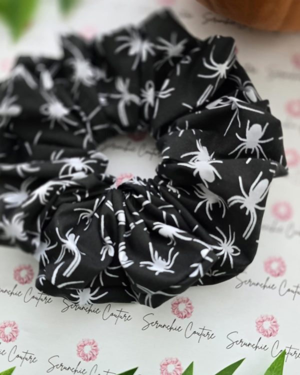 Black & White Spider Scrunchie - Size: XL - Image 4